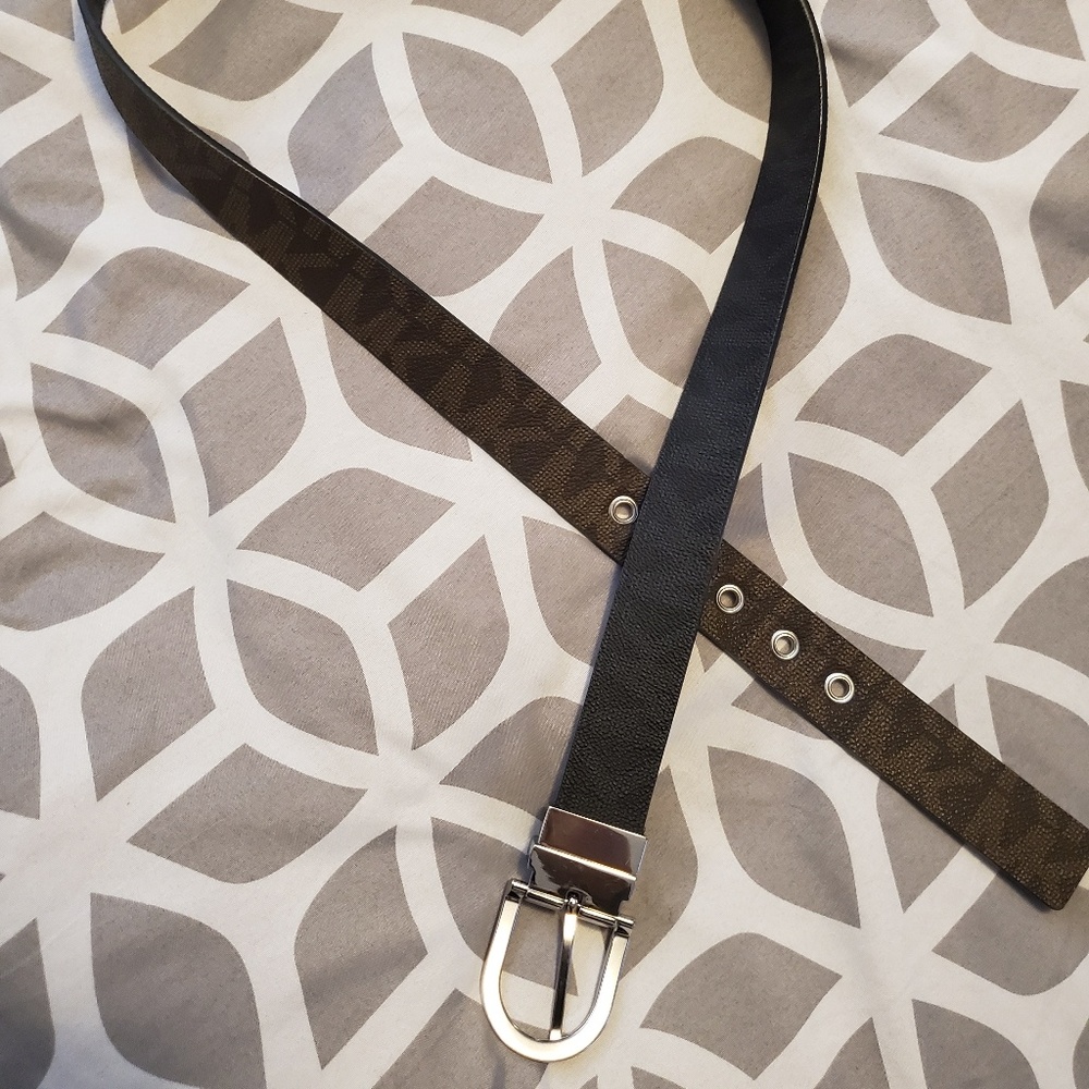 Reversible belt